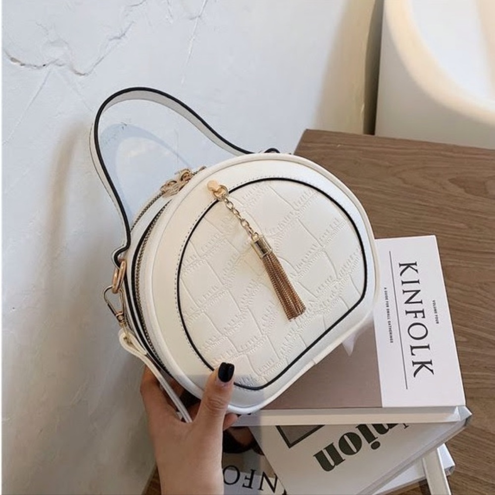 White, classy and chic bag